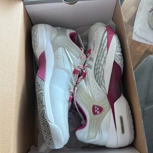 NWT Women's White and Pink Yonex Shoes